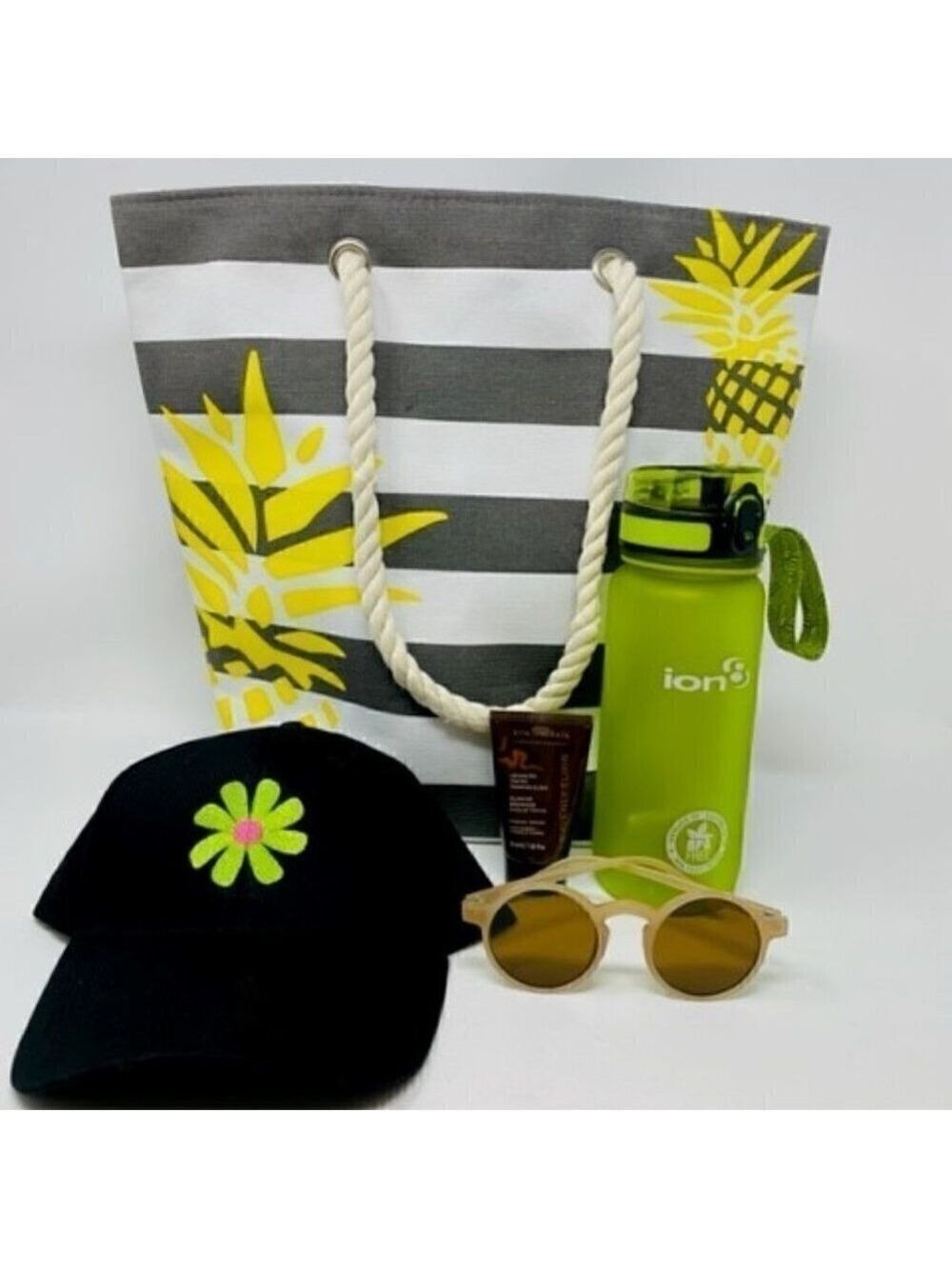 Beach Essentials - Picture 2 of 3